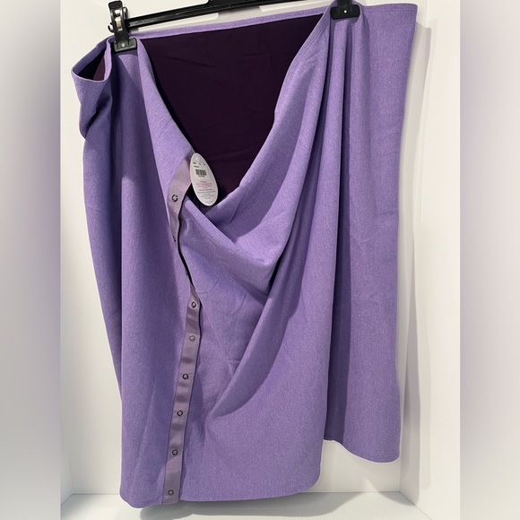 Lululemon Vinyasa Reversible ColorBlock Scarf - Zinfandel Purple/Winter Orchid - Picture 3 of 16
